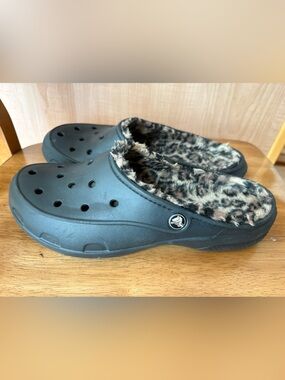Crocs Freesail Black Leopard Lined Clogs Mules Slip On Women’s Size 9